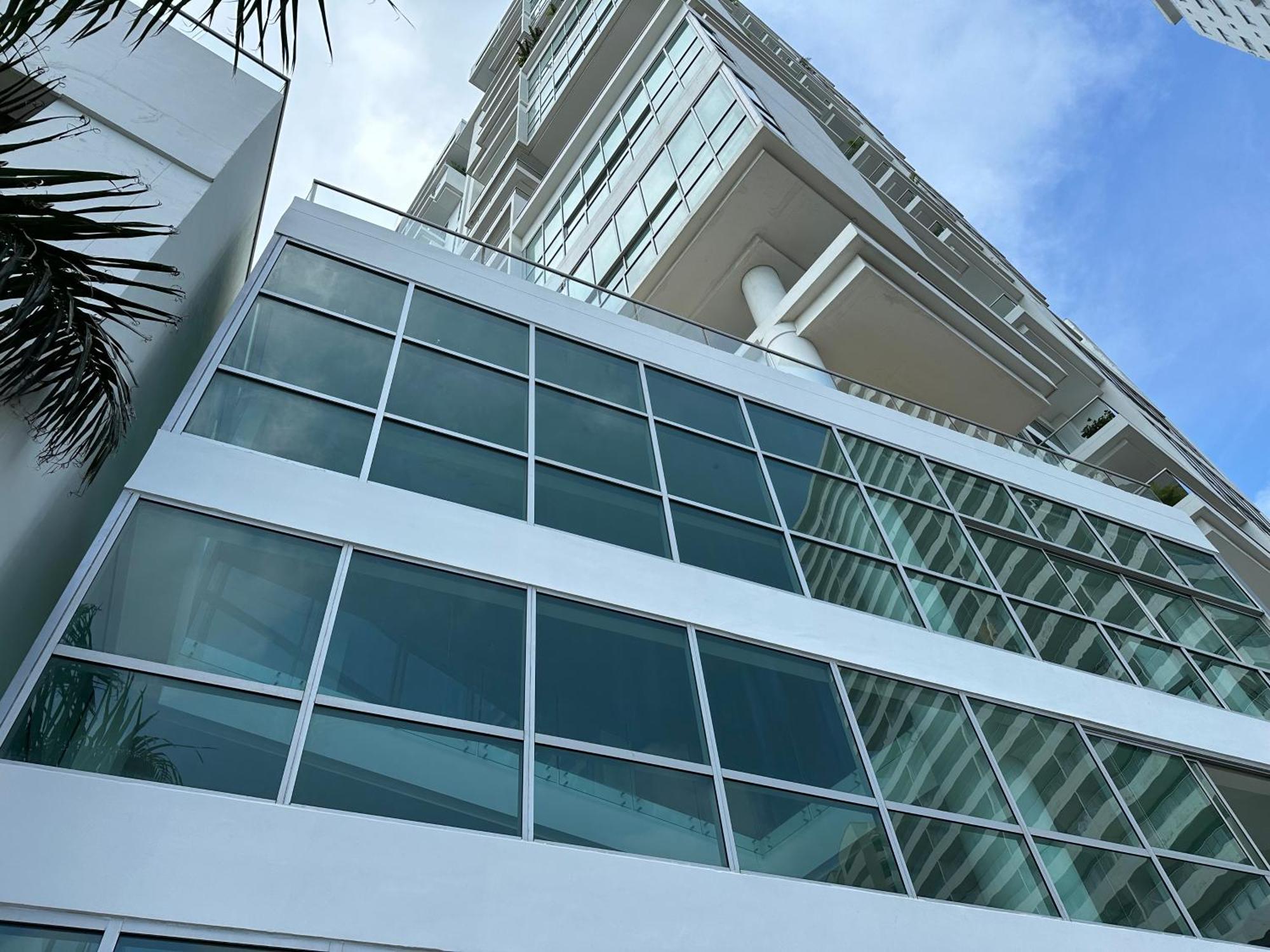 Modern 2 Story Penthouse, With Pool, & * Cartagena